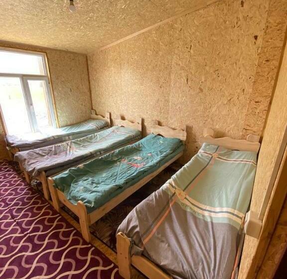 تختخواب در اتاق مشترک, Yurt Camp Visit Kol Suu