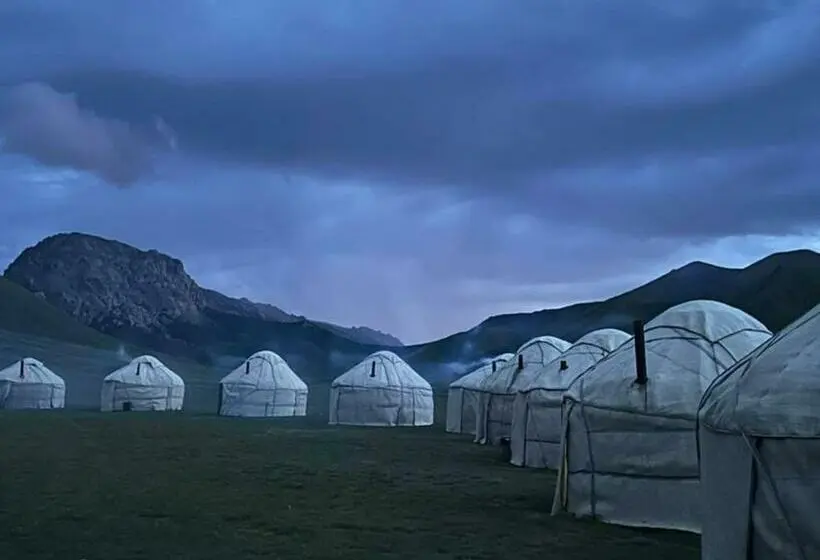 تختخواب در اتاق مشترک, Yurt Camp Visit Kol Suu