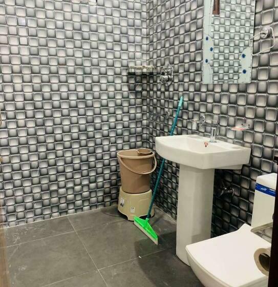 带大床的豪华间, The Rajmani Motel    Luxury Studios    Lpu Law Gate