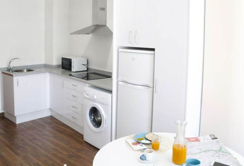 شقة غرفتين, Down Town