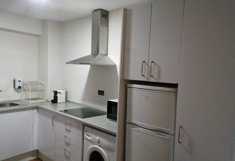 شقة غرفة واحدة, Down Town