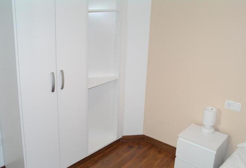 شقة غرفتين, Down Town