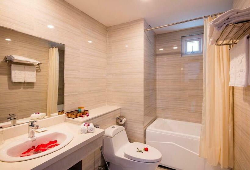 اتاق لوکس با چشم‌انداز شهر, Balcony Nha Trang