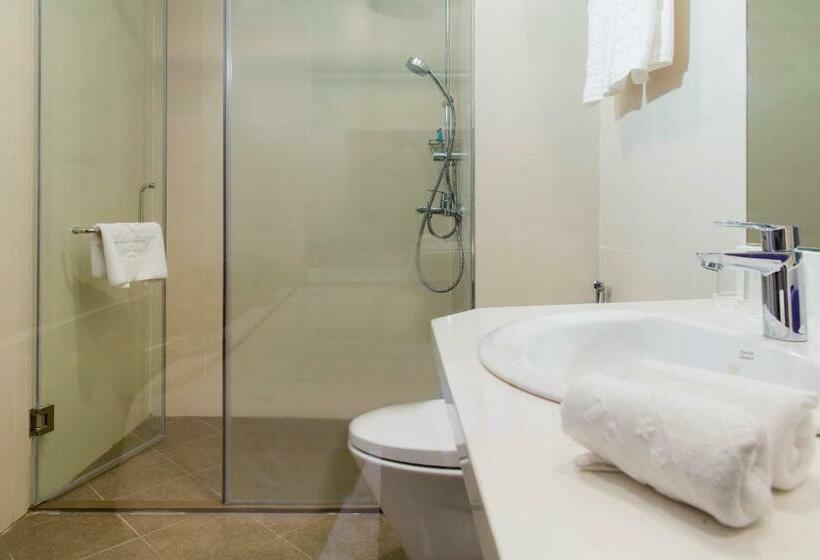 اتاق خانوادگی با چشم‌انداز دریا, Balcony Nha Trang