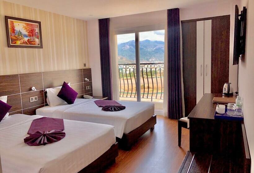 Club Triple Room, Balcony Nha Trang