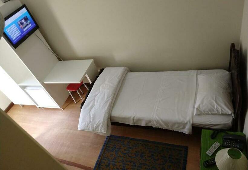 غرفة قياسية فردية, Cervantes