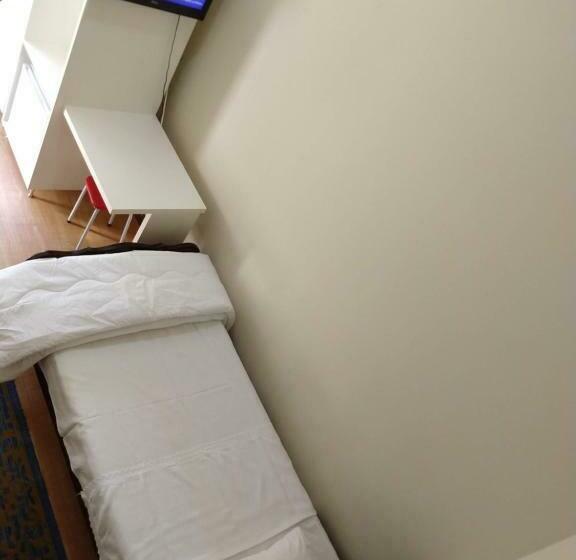 غرفة قياسية فردية, Cervantes