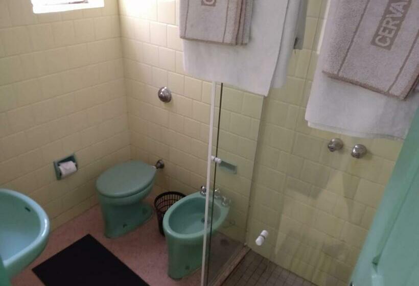 غرفة قياسية فردية, Cervantes