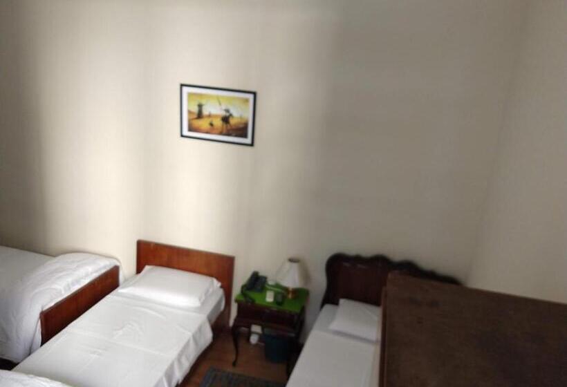 غرفة قياسية ثلاثية, Cervantes