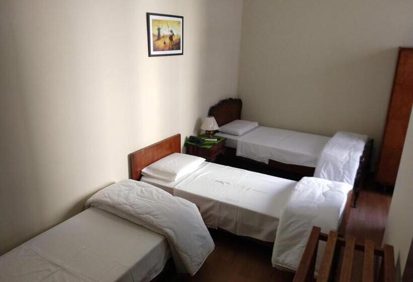 غرفة قياسية ثلاثية, Cervantes