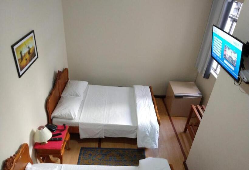 غرفة قياسية ثلاثية, Cervantes