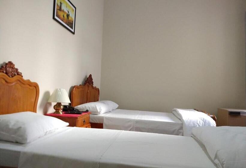 غرفة قياسية ثلاثية, Cervantes