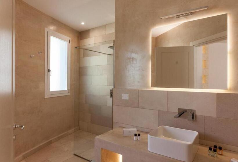 جناح جونيور داخلى, Montiro