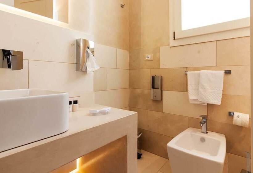 غرفة كلاسيكية, Montiro