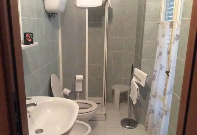 スタンダード４人部屋, Nuovo Albergo Rex