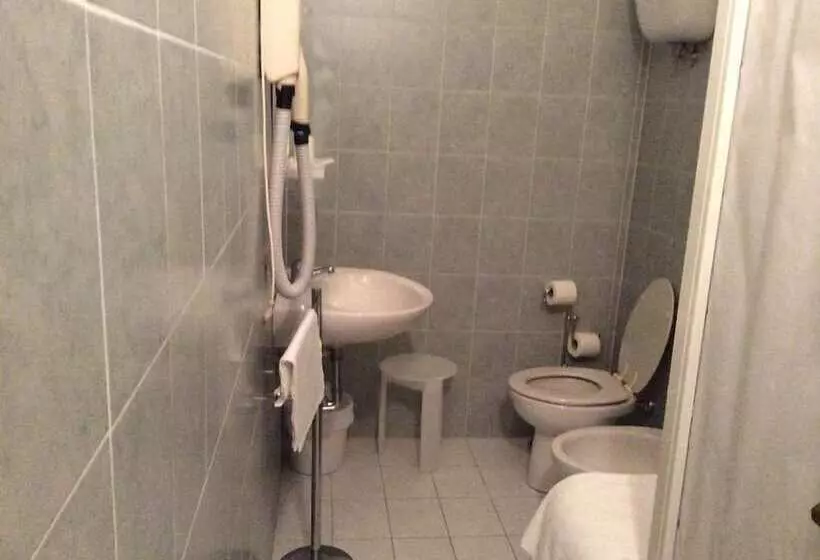 スタンダードルーム, Nuovo Albergo Rex