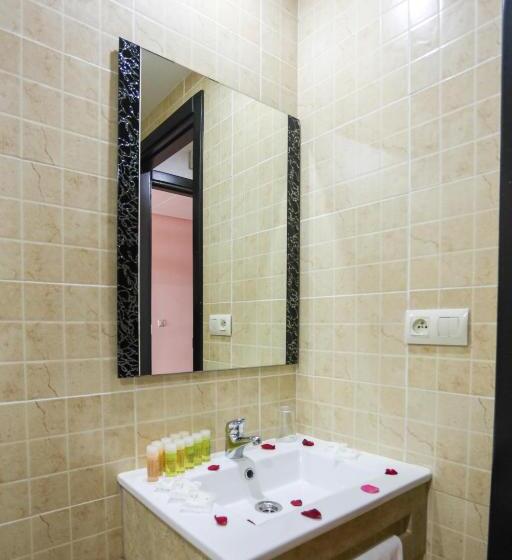 اتاق استاندارد سه نفره, Suite Martil