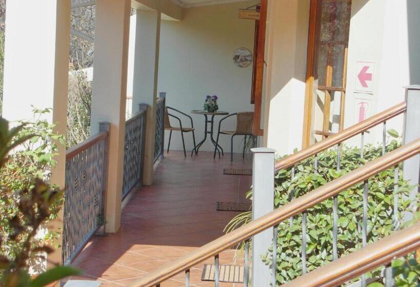 Люкс Executive Вид на Сад, 2 Leafed Doors