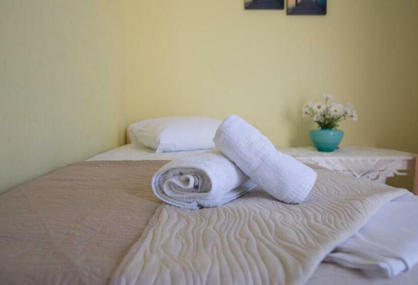 إستوديو قياسى, Sirena Apartments