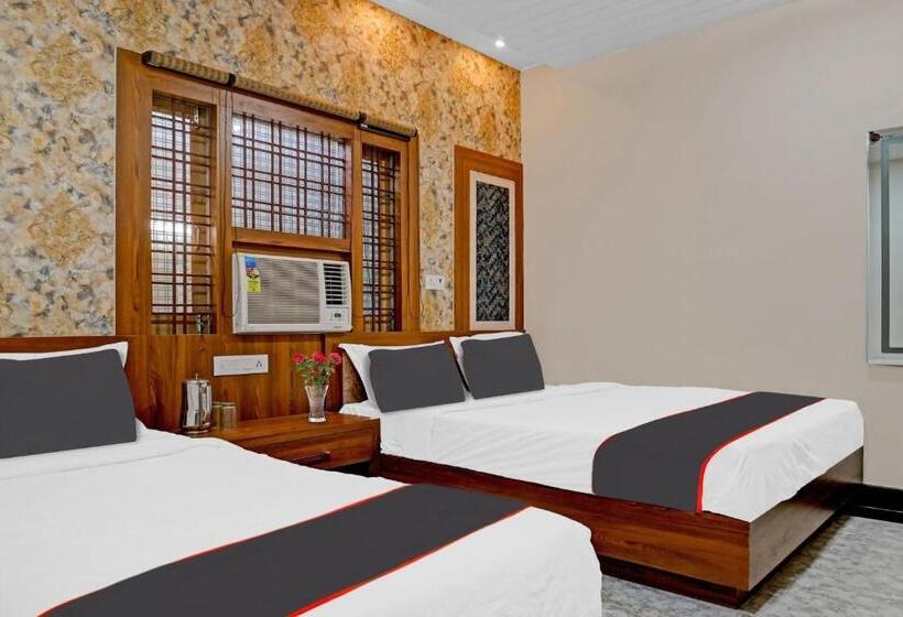 Quarto Triplo Clássico, Collection O Hotel Shaurya