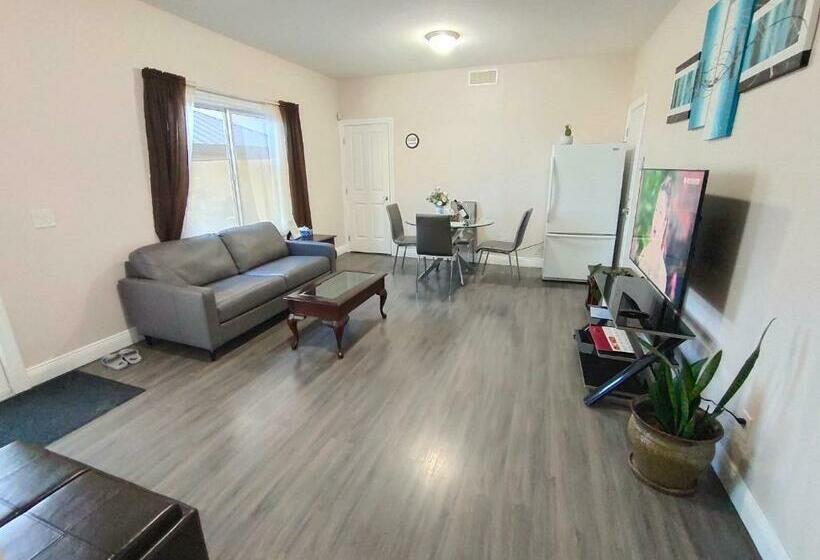 2间卧室的房子, Greenleaf 2 Bdrm 1bth Suite & Private Entry