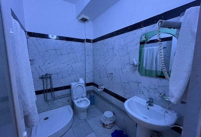 חדר משפחתי, Kthella Resort