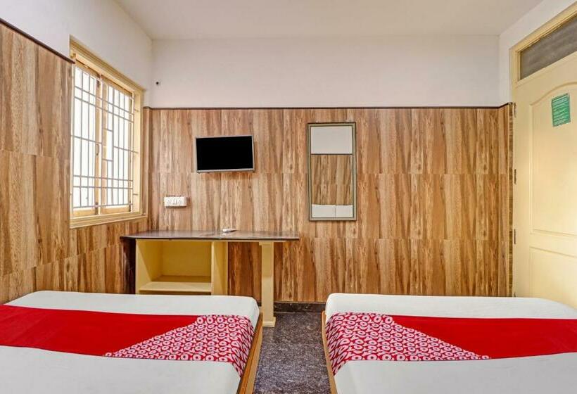 غرفة كلاسيكية ثلاثية, Oyo Flagship Amman Resort