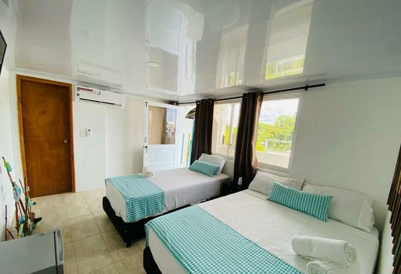 标准三人间, Hostal Islamar