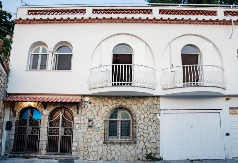 غرفة ديلوكس مطلّة علي البحر مزوَّدة بشُرفة, La Maison De La Ville