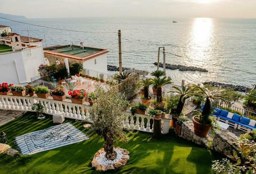 غرفة قياسية, La Maison De La Ville