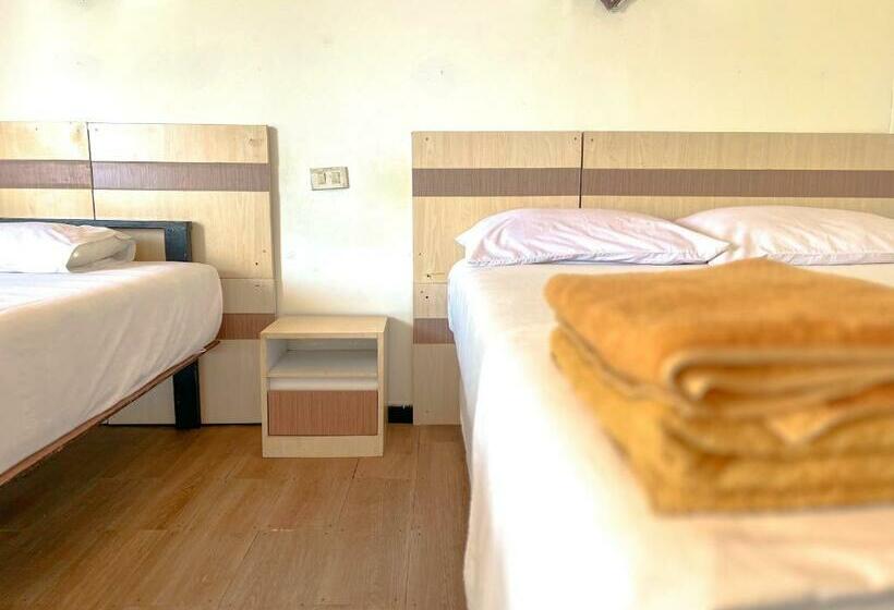 Номер Стандарт Трехместный, Lux Guesthouse