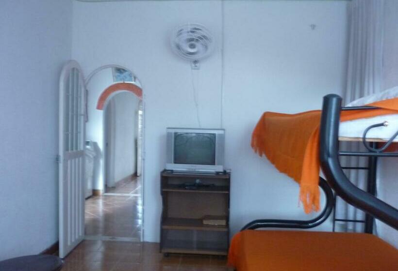 غرفة عائلية, Mandarina Hostal