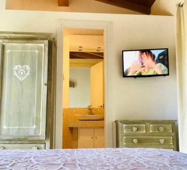 スタンダードルーム, La Casa Rotta