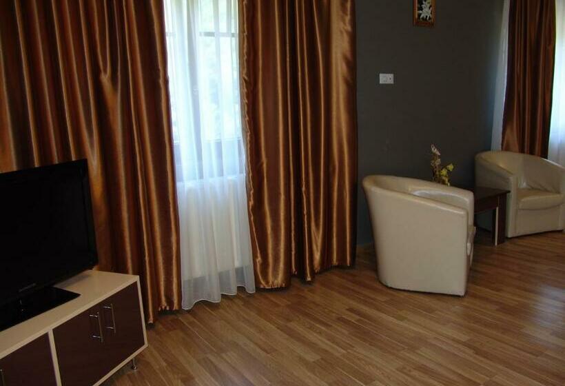 豪华房间带漩涡浴缸, Complex Turistic Perla Trascaului