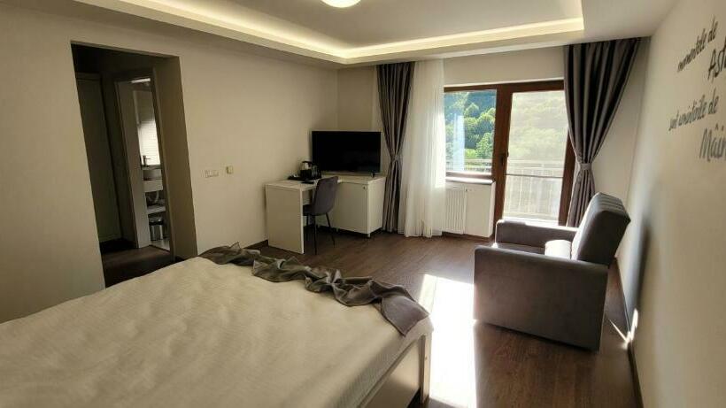 带阳台的豪华间, Complex Turistic Perla Trascaului