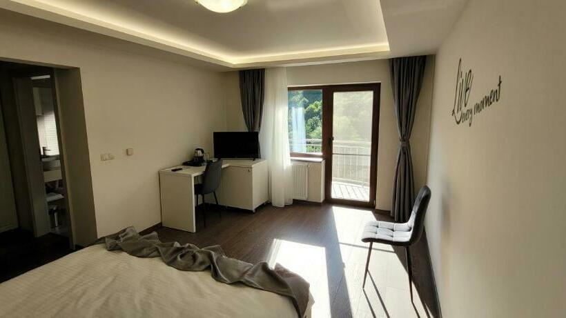 带阳台的豪华间, Complex Turistic Perla Trascaului