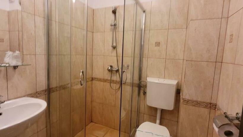 带花园景观的标准三人间, Complex Turistic Perla Trascaului