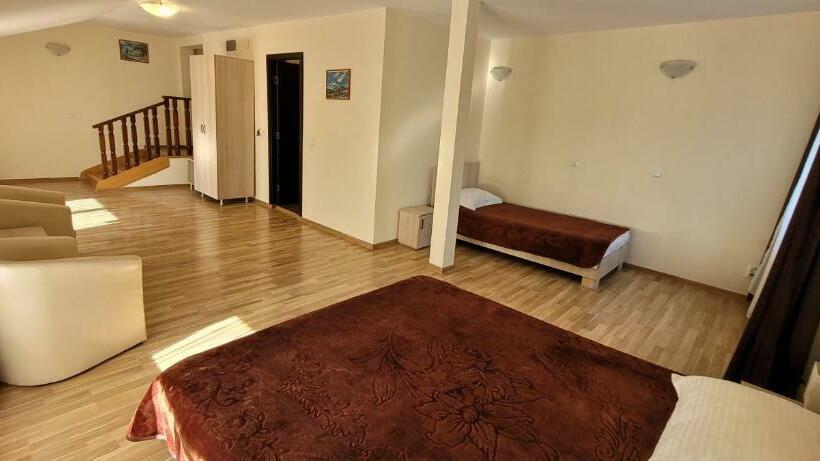 带花园景观的标准三人间, Complex Turistic Perla Trascaului