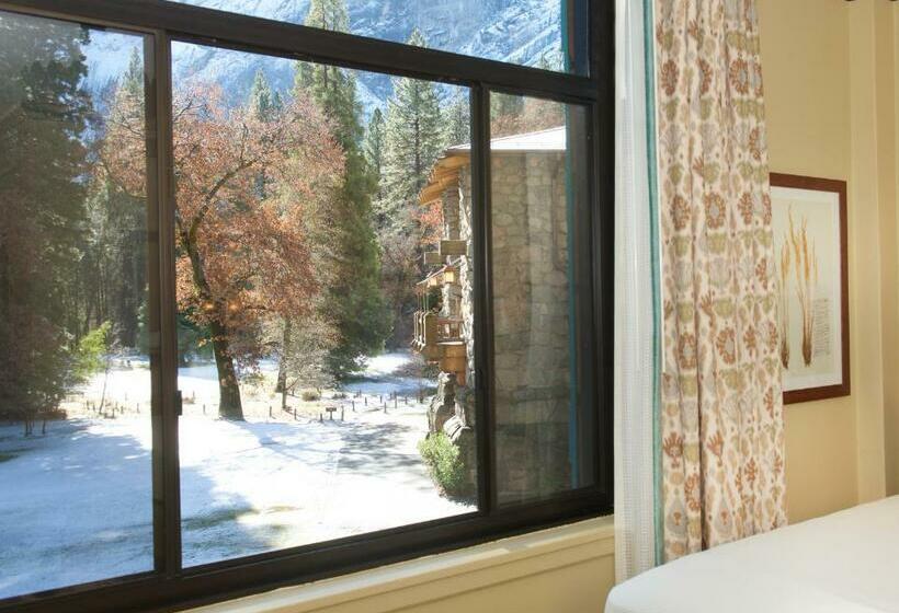 스탠다드 룸 킹사이즈 침대, The Ahwahnee