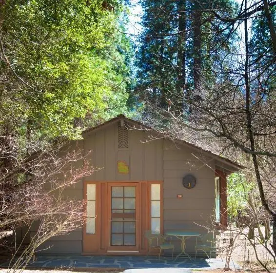 １ベッドルームハウス, The Ahwahnee