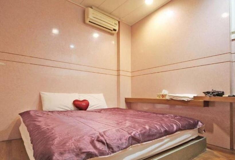 اتاق اکونومی, 日月潭  日月住館