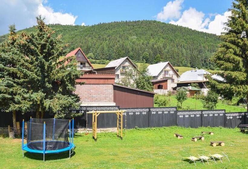 إستديو عائلى, Kaštieľ čičmany