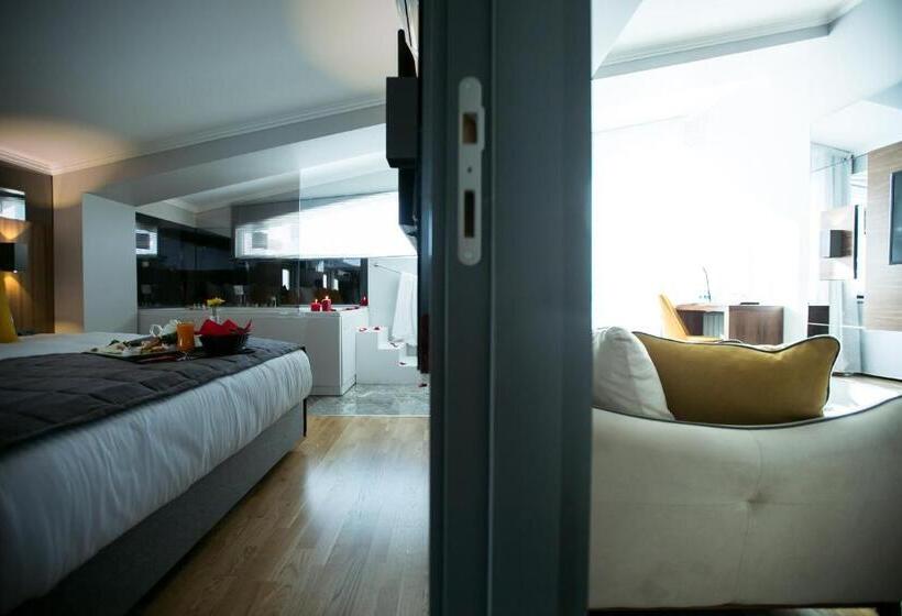 سوئیت با تخت بزرگ, Anka City