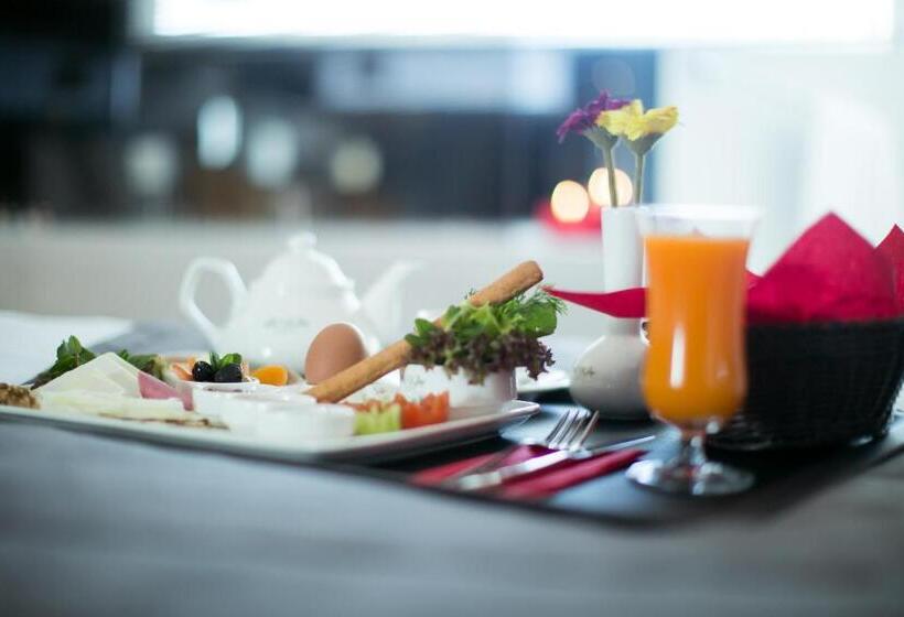 سوئیت با وان آب گرم, Anka City