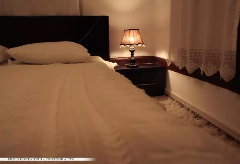 اتاق استاندارد یک نفره, Guest House Bujtina Leon