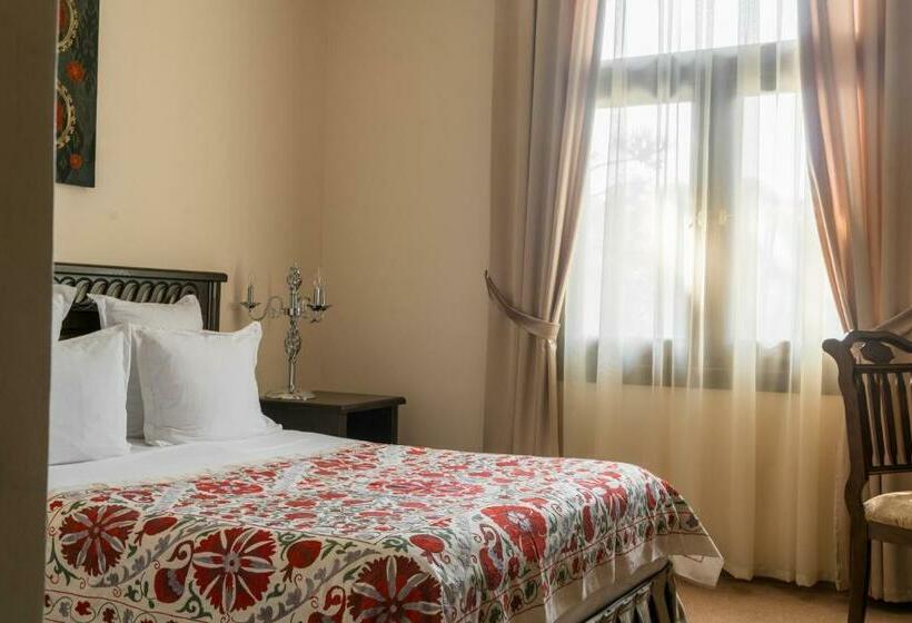 غرفة قياسية, L Argamak