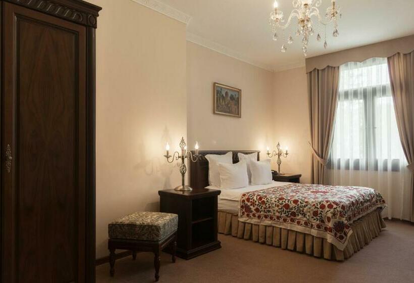 غرفة قياسية, L Argamak