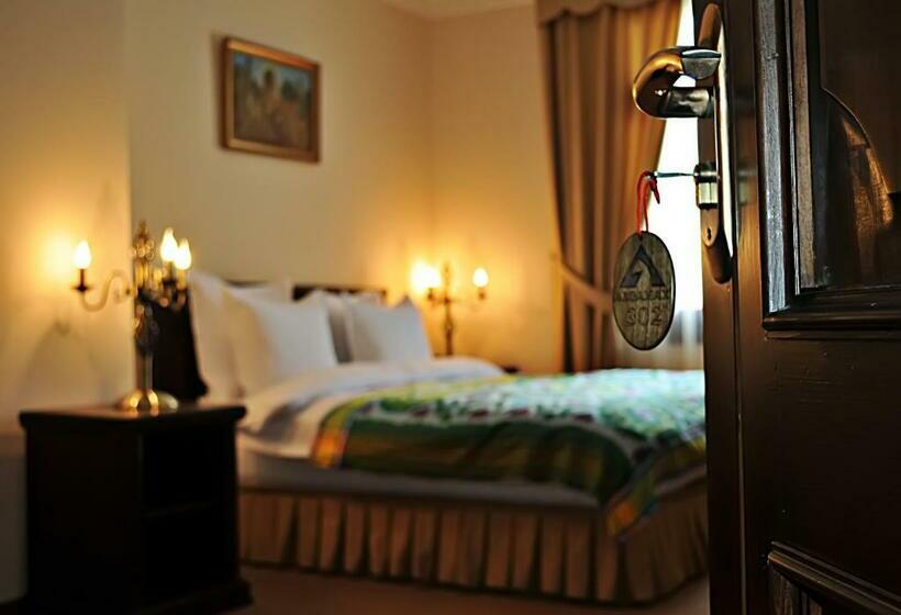 غرفة قياسية, L Argamak