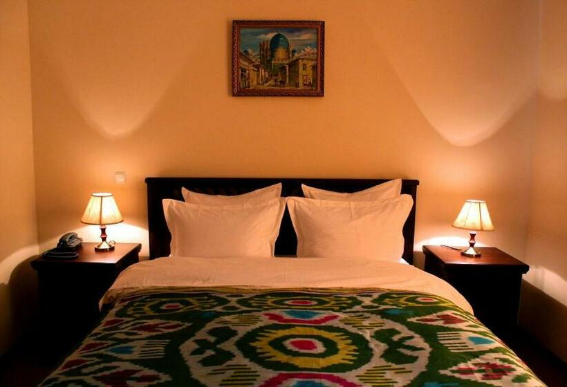 غرفة قياسية, L Argamak