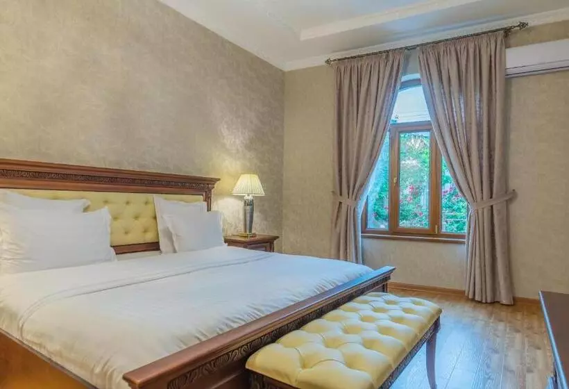 Quarto Deluxe, L Argamak
